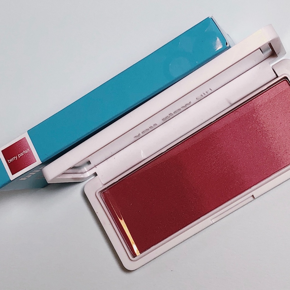 New Bliss Makeup Gradient Blush - Picture 2 of 2